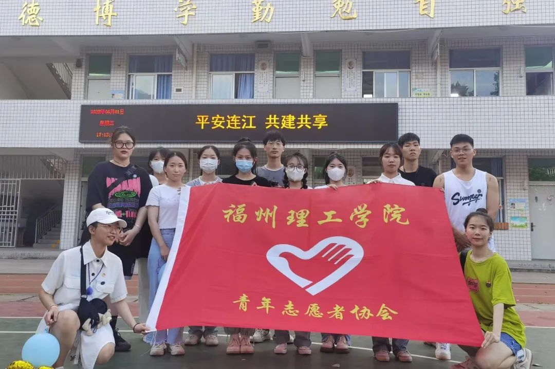 今天，我们共同致敬！
