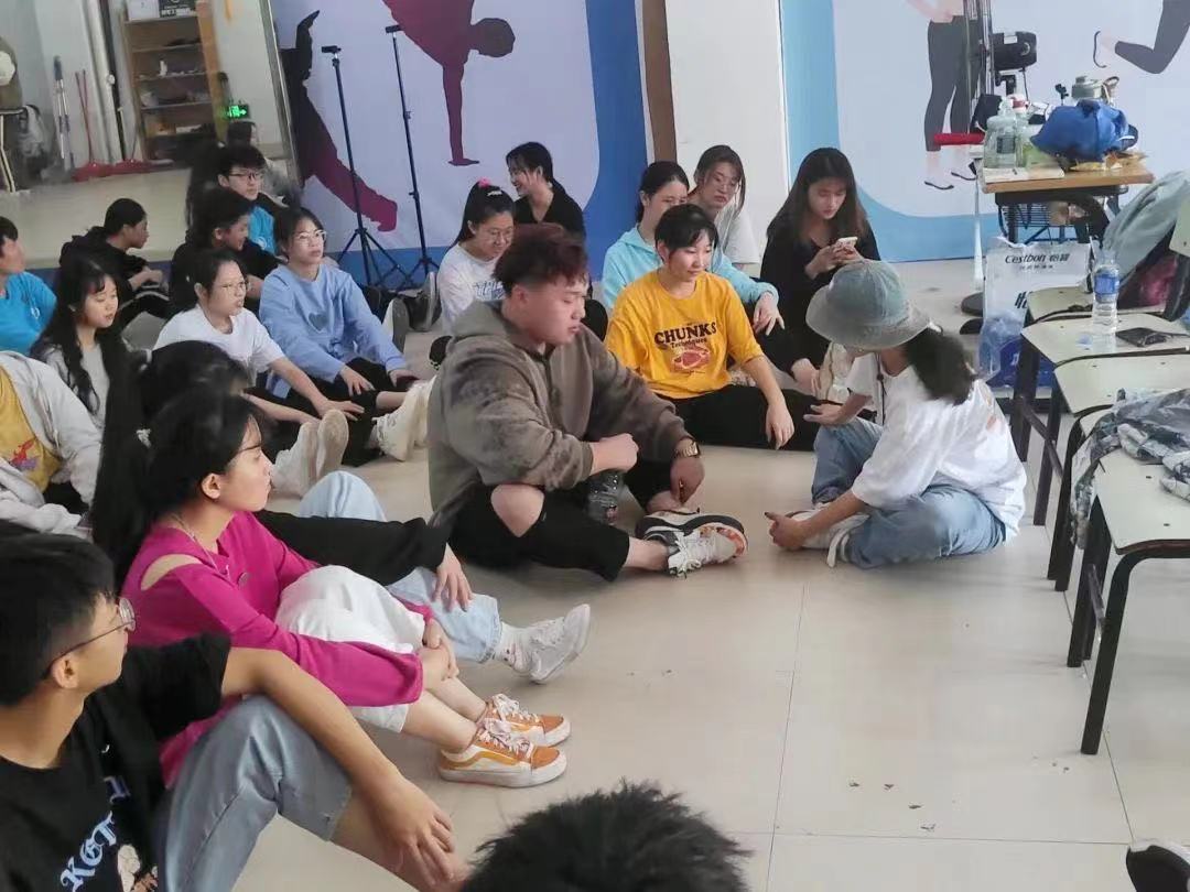 街舞公益课堂走进福理工