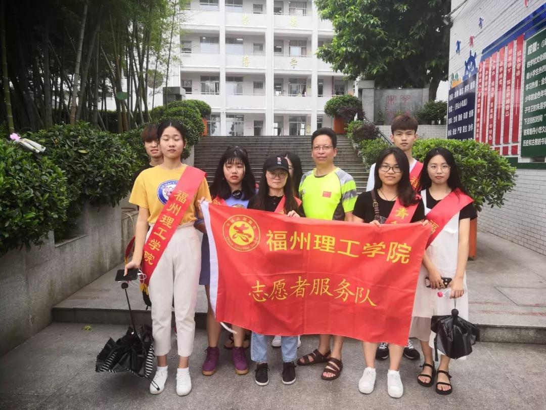 【青活动】我校志愿者本学期最后一次来到丹阳中心小学开展兴趣辅导