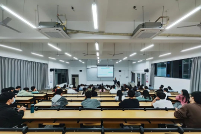 不负韶华，逐梦青春 | 福州理工学院开展考研分享面对面交流会