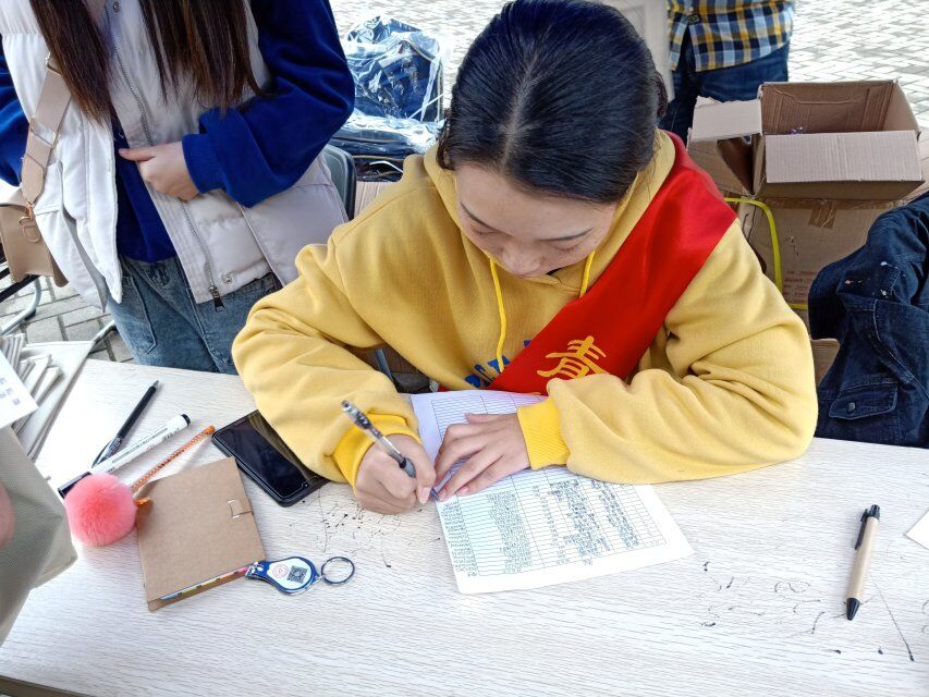 【爱在红十】我校举办本学期最后一场献血活动