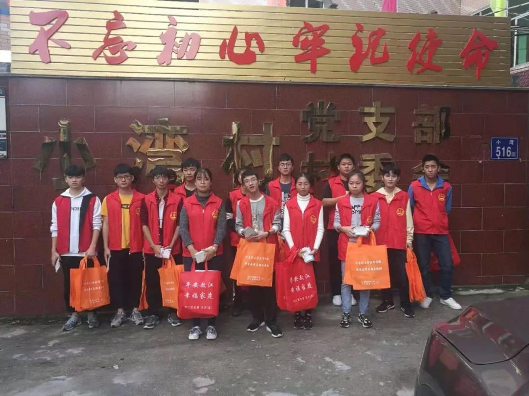 温暖从不缺席,我校志愿者连江县小湾村敬老爱老活动