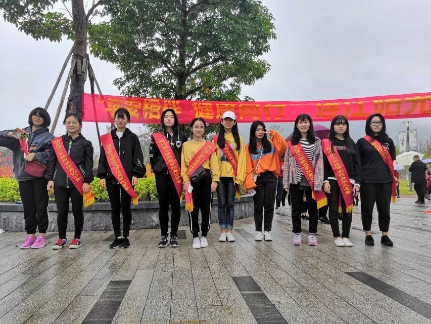 福州理工学院17级物流管理2班西滨公园维持阳光幼儿园郊游秩序
