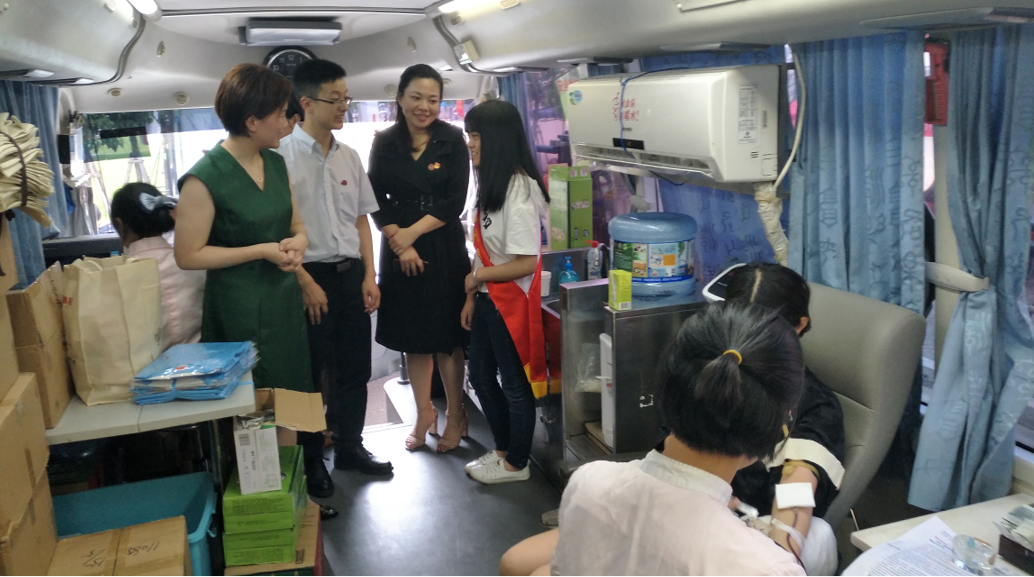 “捐献青春热血，彩绘红色五月”——我校开展 五月无偿献血活动