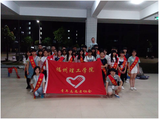 情随衣动,衣暖人心”——学院青年志愿者协会开展衣物募捐活动