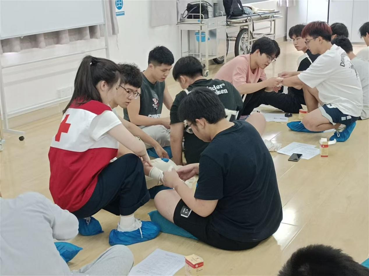 赋能青春，“救”在身边——福州理工学院救护证专项培训活动