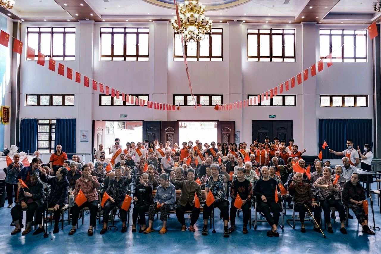福州理工学院青年志愿者协会于连江舒心老年公寓开展重阳节慰问活动
